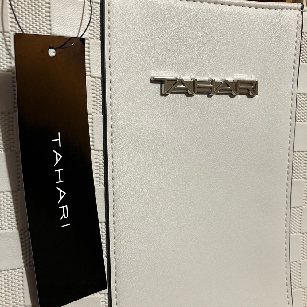 Tahari NWT Shoulder Tote Bag Zipper Faux Leather Brand New Will Accept Offers - Picture 3 of 5